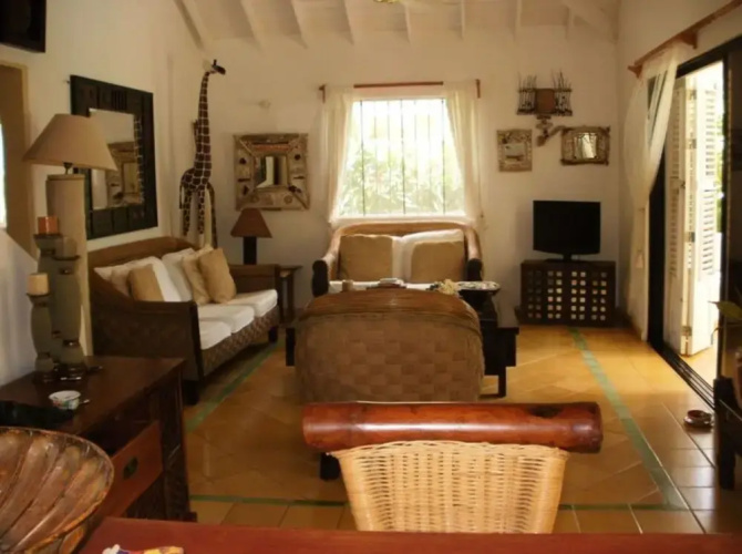 Charming Caribbean Style Villa Near Superb Beach