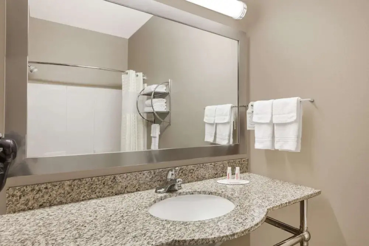 Days Inn And Suites Marquez