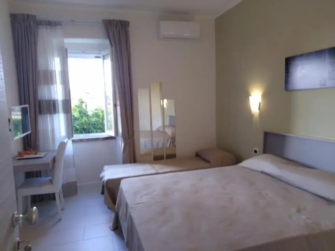 Standard Triple room