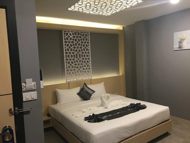 Deluxe room with balcony and with partial sea view