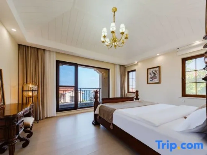 5 Bedrooms Villa with balcony