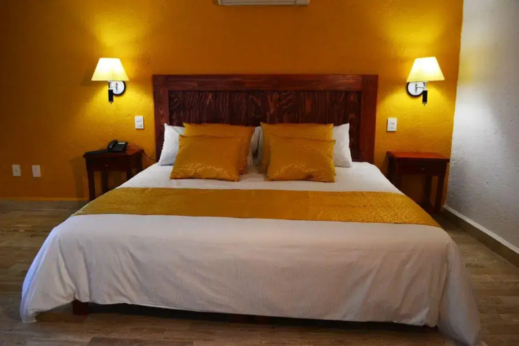 Hotel Rinconada De Cortes