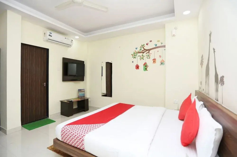 OYO 22476 Saanvi Paradise