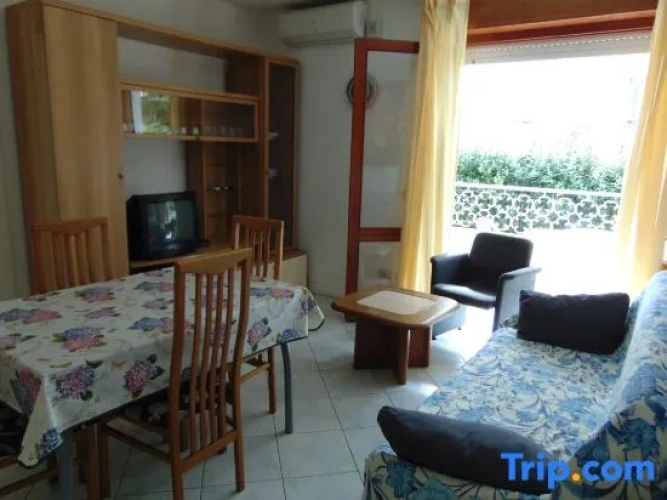 1 Bedroom Apartment with balcony and with garden view