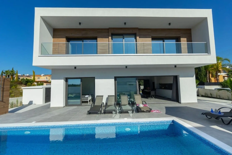 3 Bedrooms Villa