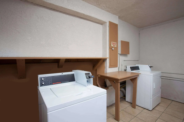 Express Inn & Suites
