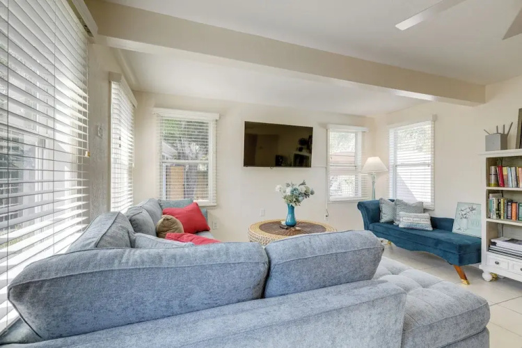3 Mi to Jensen Beach: Pet-friendly Getaway w/ Yard