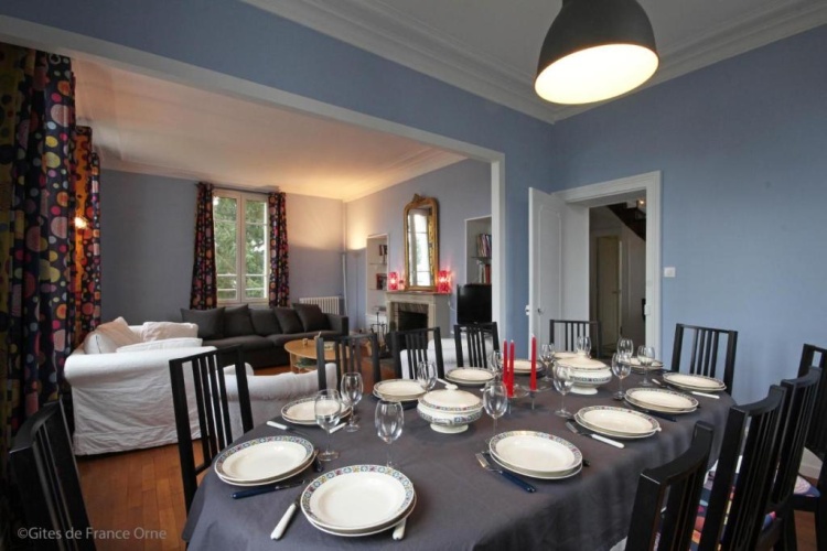 5 Bedrooms Cottage