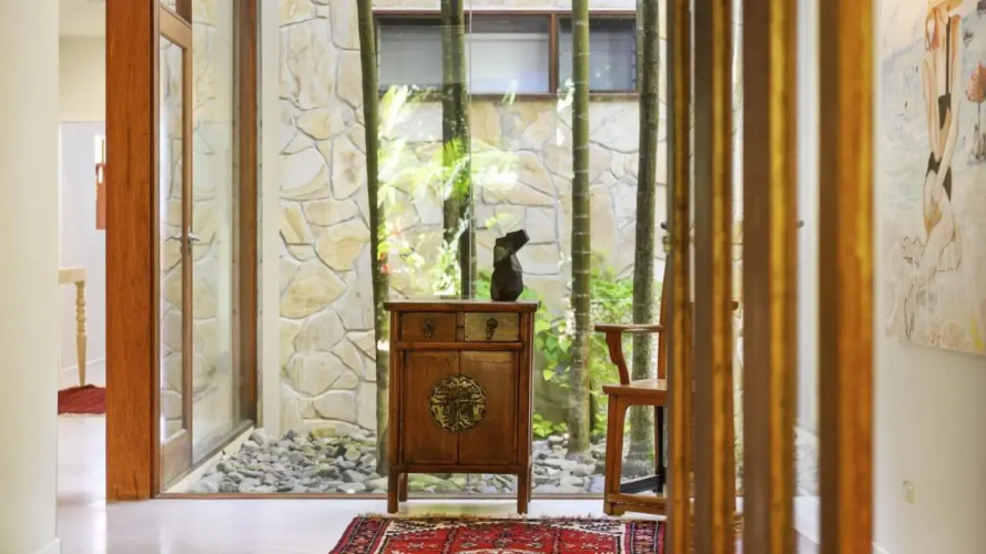 Liapari Beach House