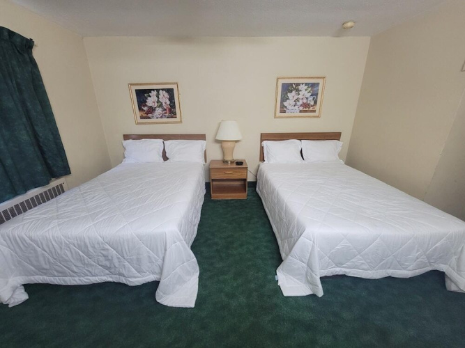 Dollinger's Courtyard Motel