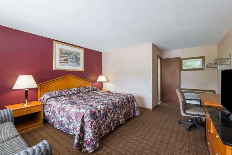 Colonial Inn Seekonk