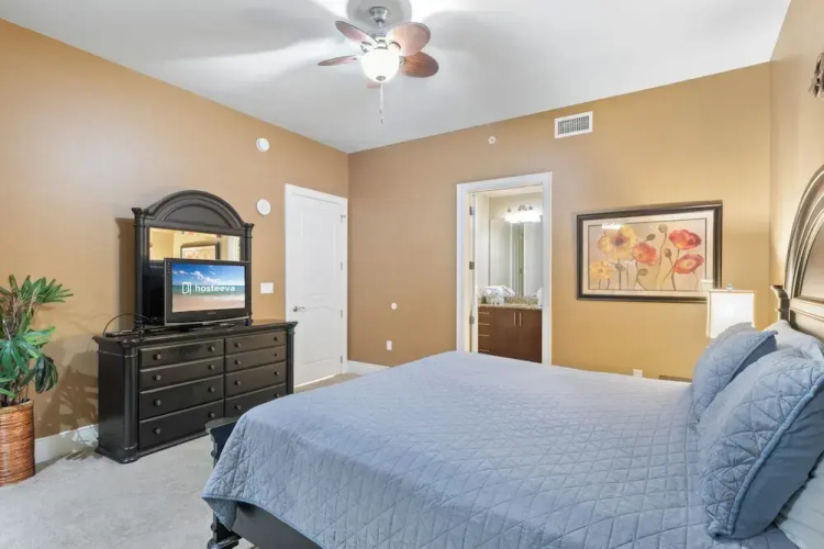 Turquoise Place 1807 D