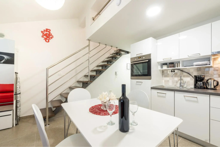 NEW modern studio apartment Nina
