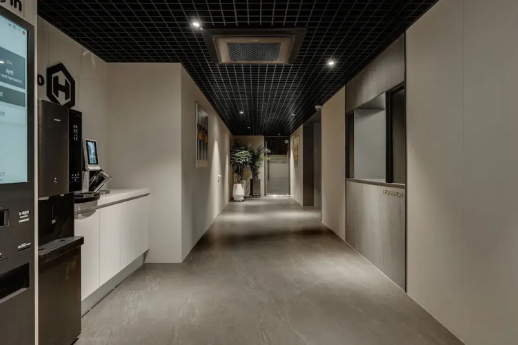 Two H Hotel