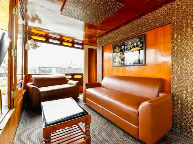 Oyo 24920 Indraprastha Royal Castle Sharing Houseboat