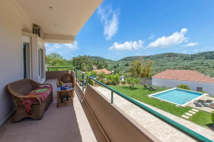 Villa Apella ✩ Private Yard & Pool ✩ 8 Guests