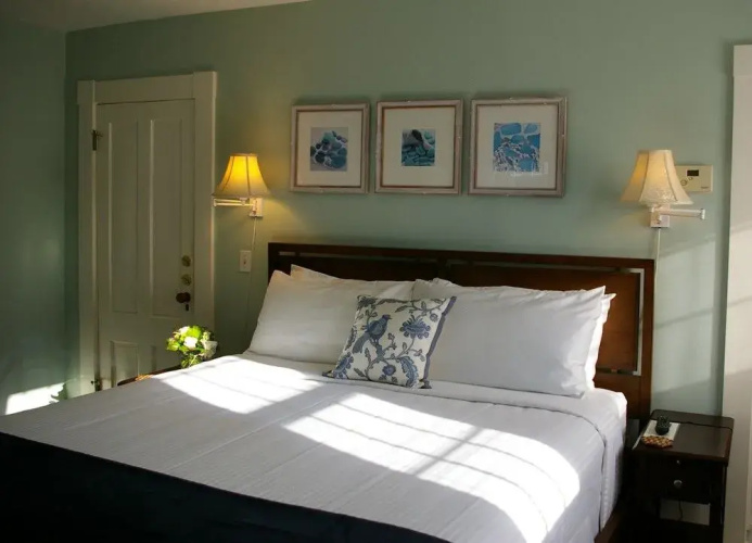 Carriage House Inn