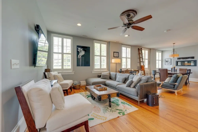 2 Bedrooms Apartment