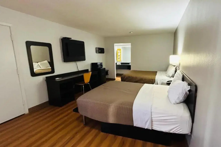 Super 7 Inn Tupelo