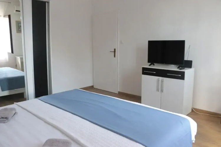 Beachfront Apartment Drazen, With Patio & Parking