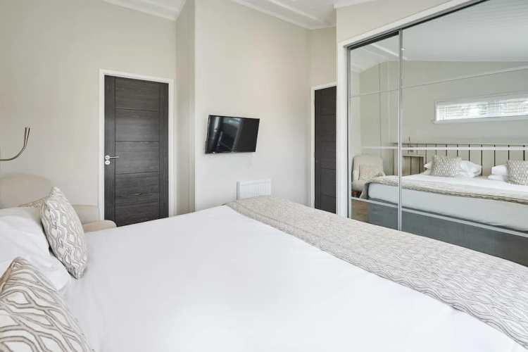 Host Stay Transporter Lodge