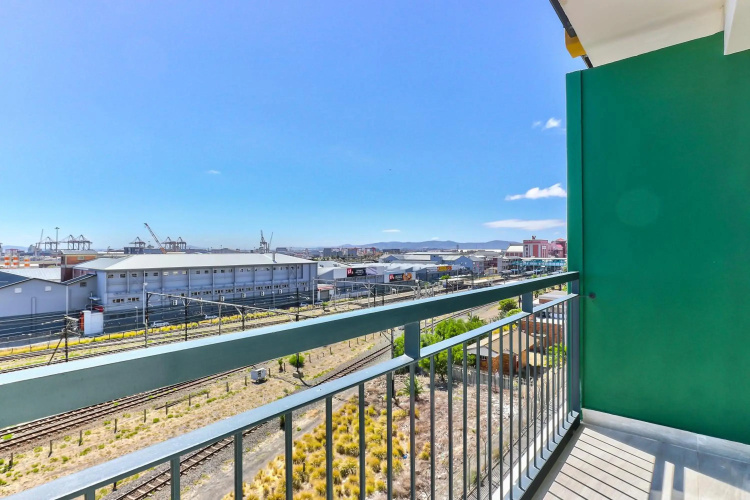 Stunning work pad on 1onAlbert- 601