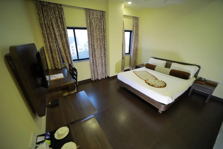 Vijaya Tej Clarks Inn
