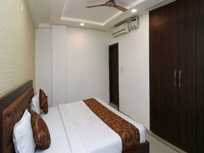 OYO 11648 CP Residency