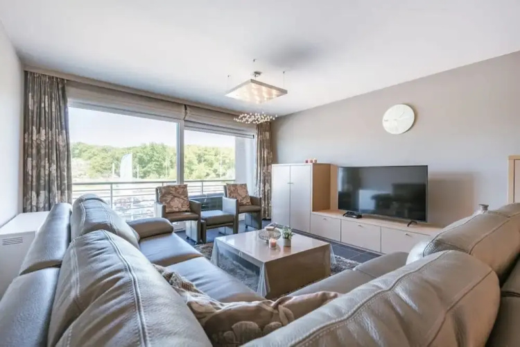 Bright Apartment With Parking Near the Beach