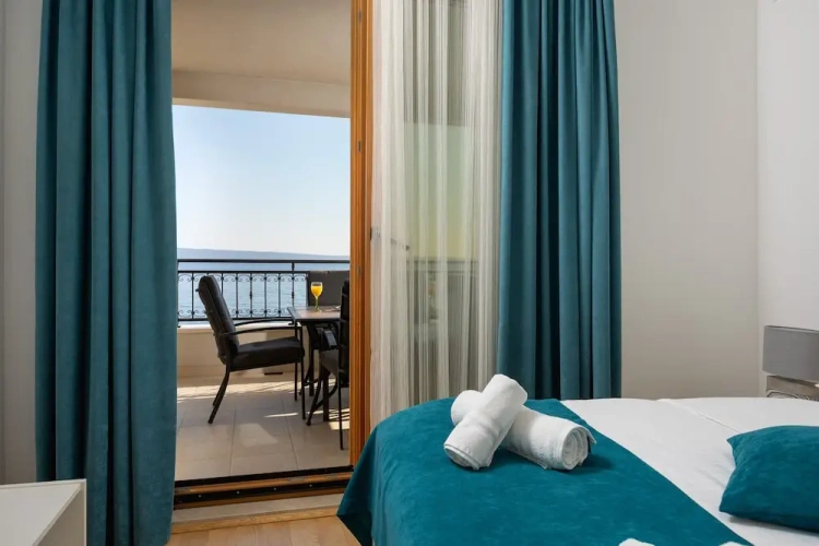 Deluxe Apartment with balcony and with sea view