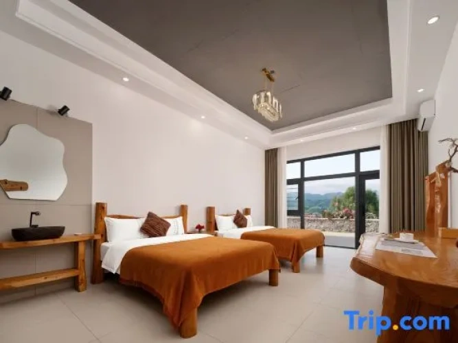 Deluxe Family Suite