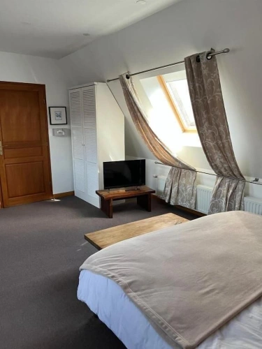 Standard Triple room with courtyard view