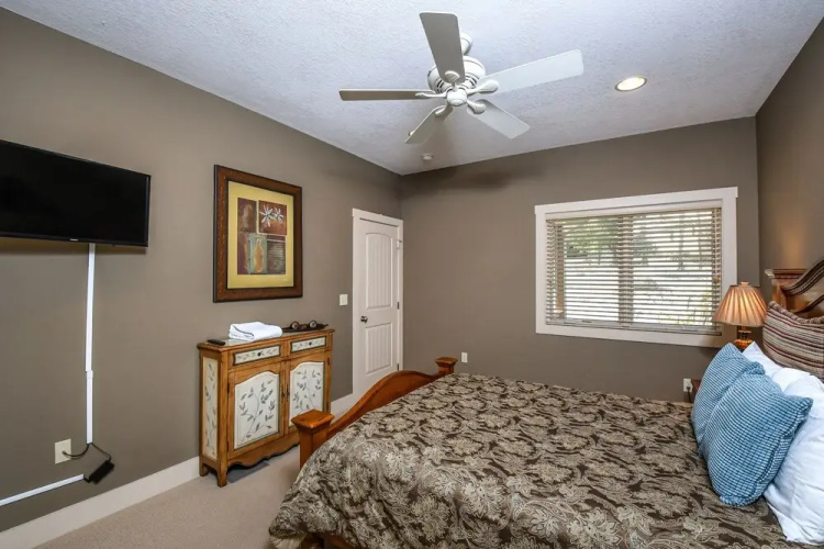 Breathe Easy 5 Bedroom Townhome