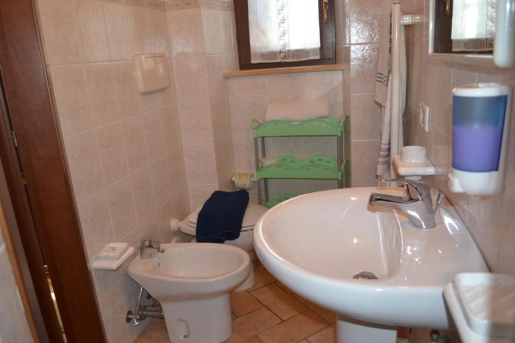 Standard Triple room with garden view