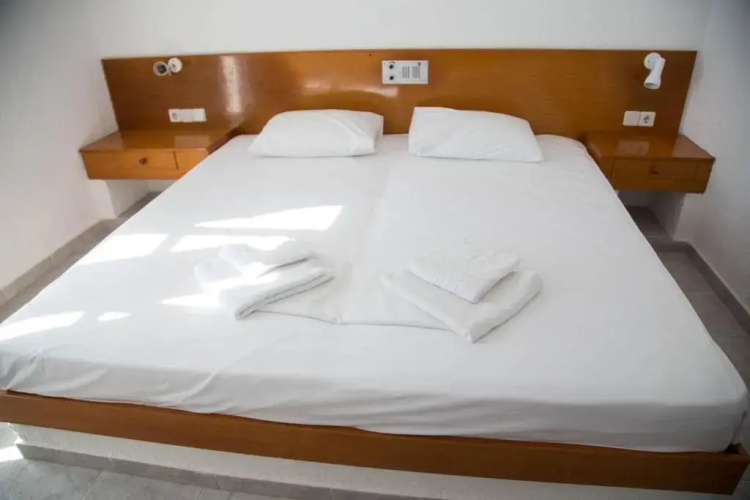 Artemis Hotel