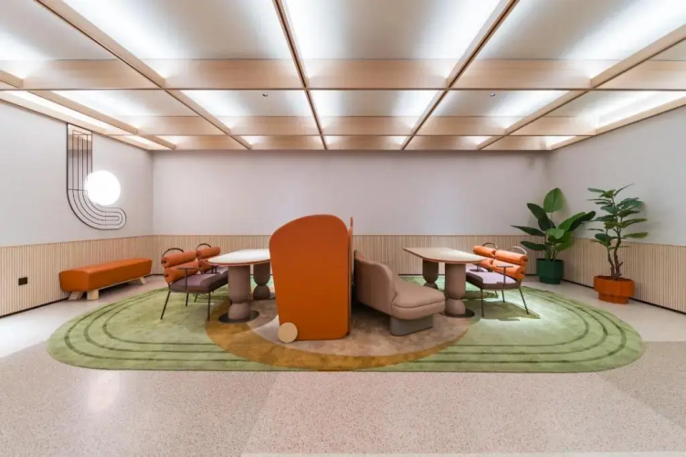 7 Days Premium Hotel