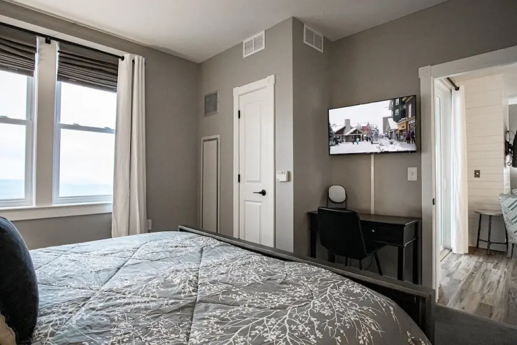 2 Br Seneca Condo 200 Beautiful Vista Views
