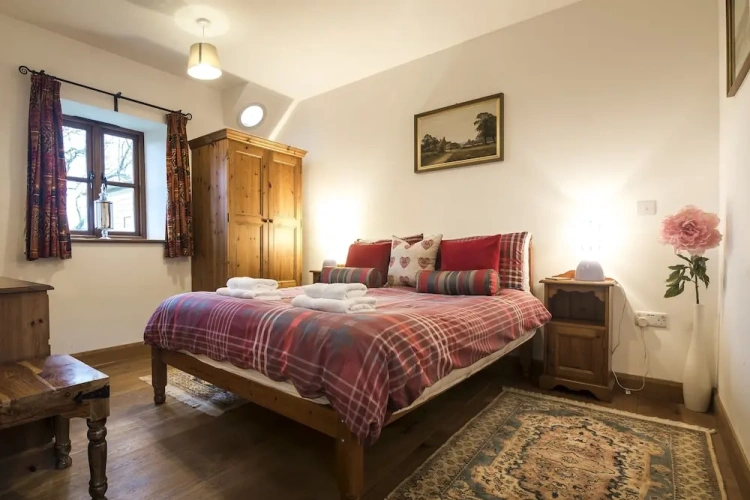 4 Bedrooms Cottage with balcony