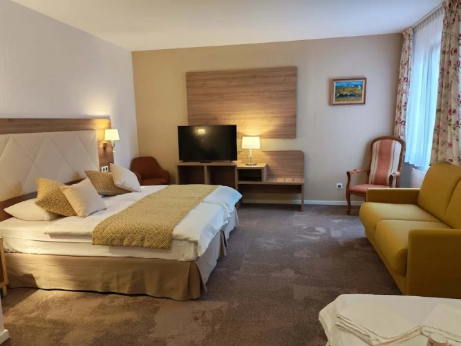 Standard Quadruple Family room
