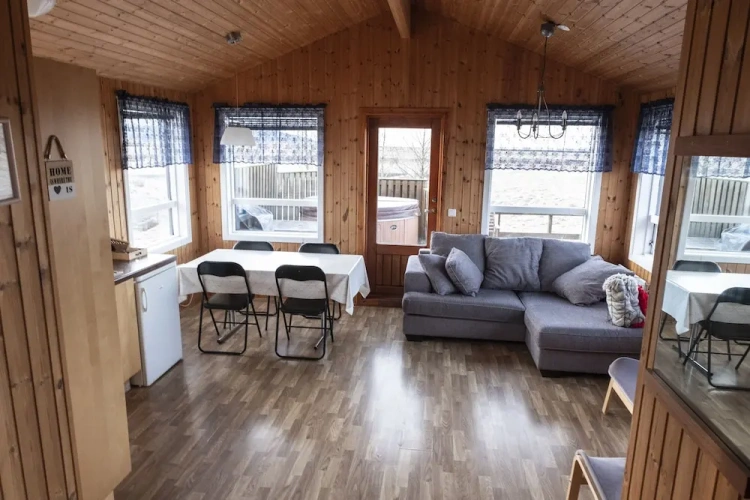 2 Bedrooms Cottage