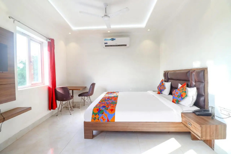 Fabhotel Bhawana