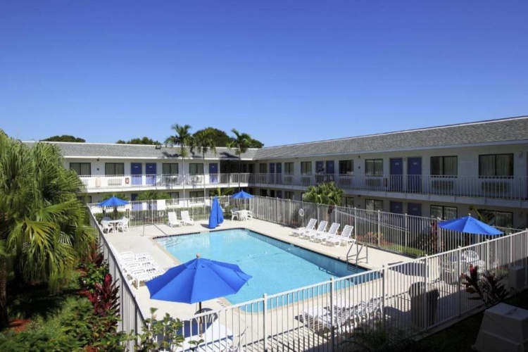 Motel 6 Lantana photo 13