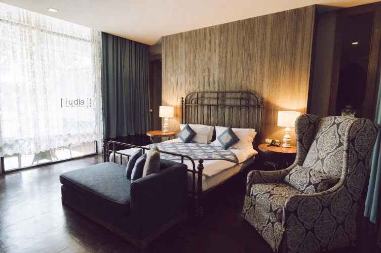 Standard room with river view