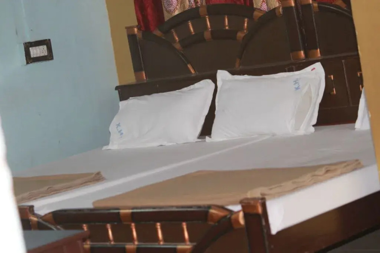 Kanchan Hotel