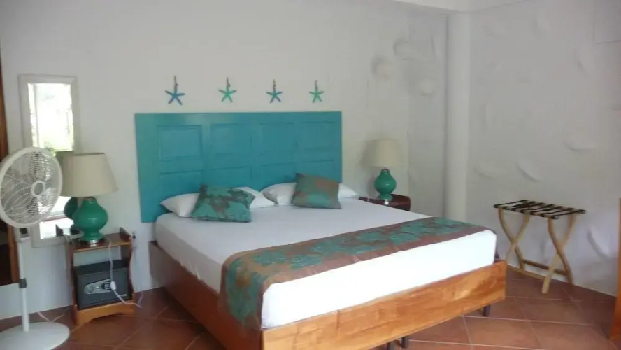 Playa Bluff Hotel