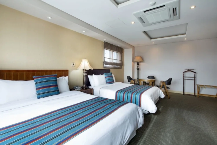 Twin Family Suite