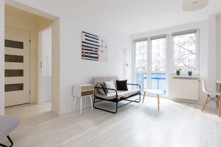 Rondo ONZ Sunny Apartment