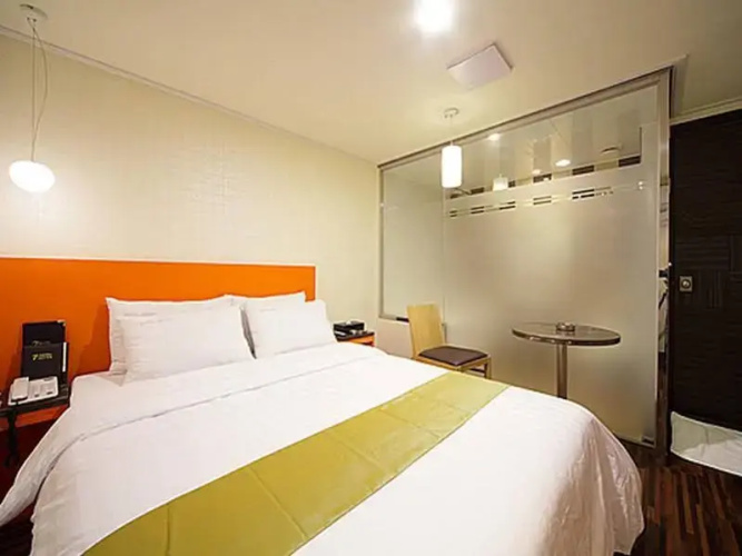 Seven Motel