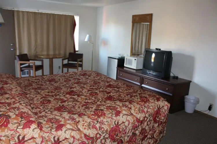 Silver Sands Motel
