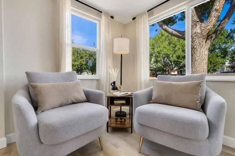 Downtown Windsor Home With Hot Tub & Pool Table